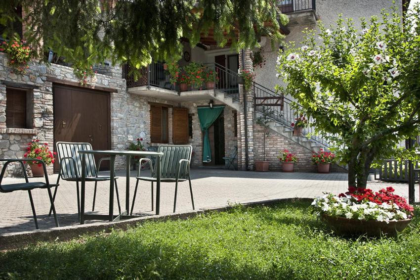 La Corte Di Nando Varzi Exteriér fotografie